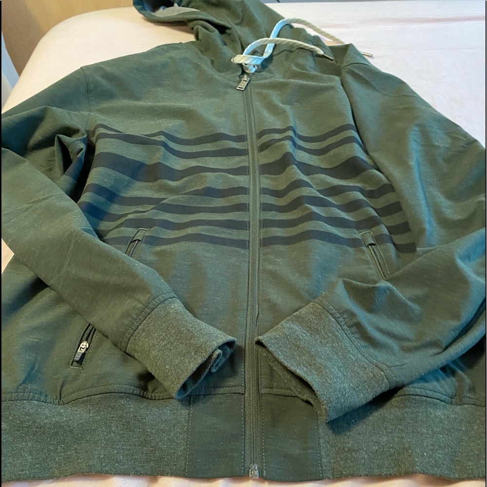 Vuori  jacket used few times